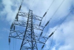 Angola investe 18 mil milhões de euros no sistema eléctrico até 2017