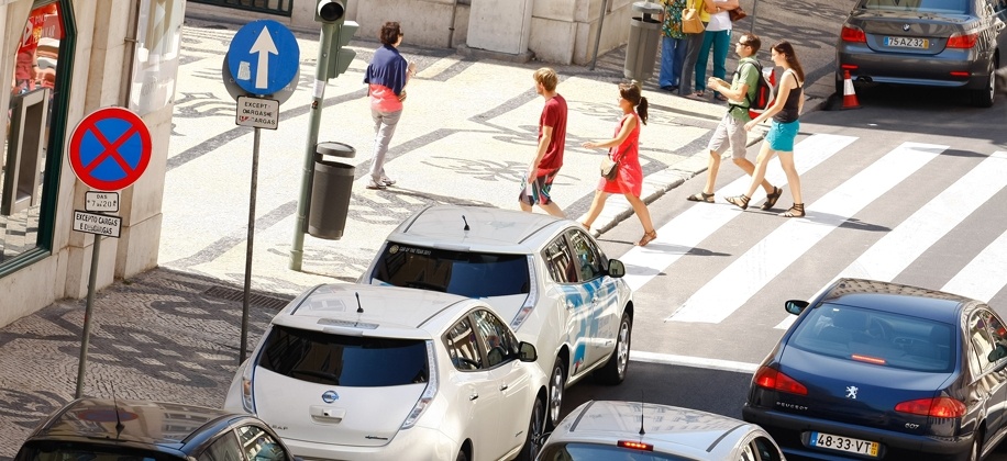 Combustíveis fósseis vão dominar nos transportes enquanto não existirem mais alternativas