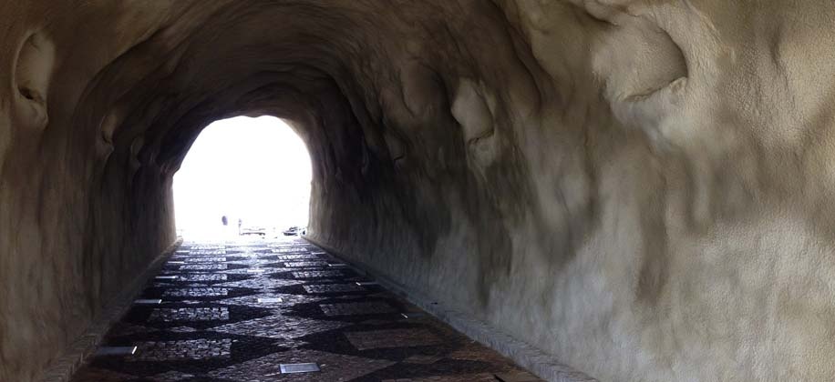 Túnel de acesso à praia do Peneco em Albufeira já está operacional