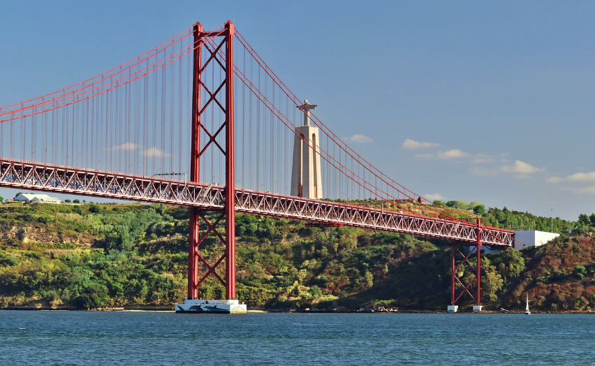Vazamento de combustível no Tejo leva a restrições de acesso em zonas afetadas