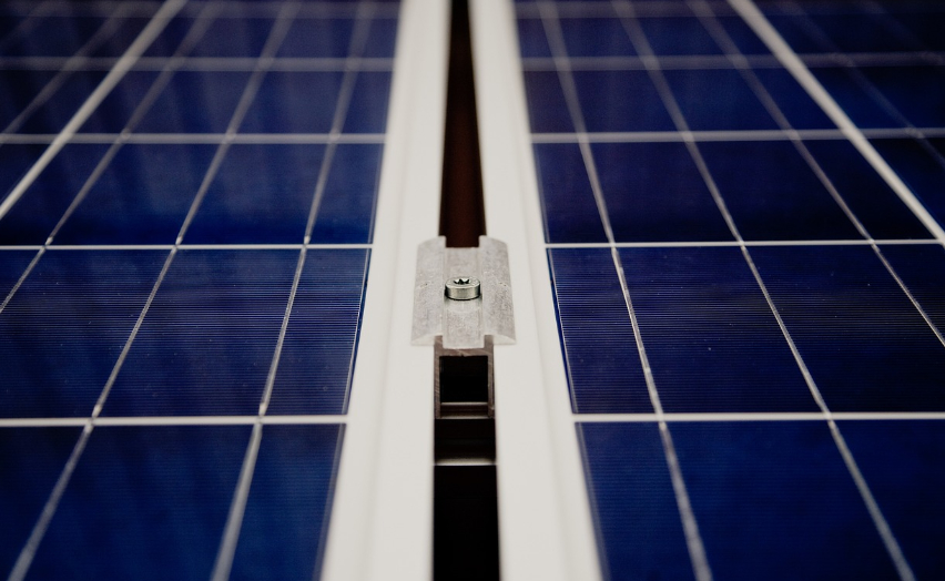 Investimento em energia solar deve ultrapassar este ano extração petrolífera