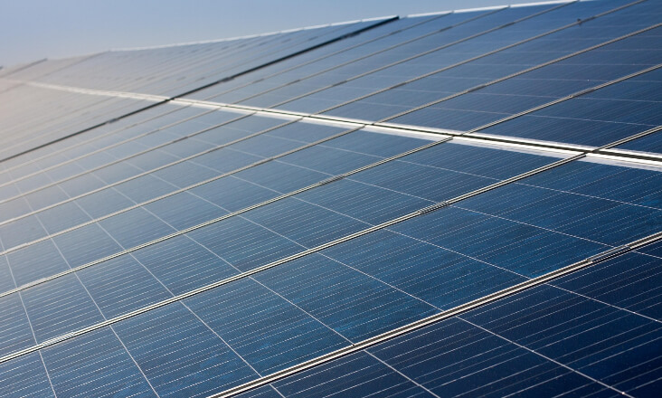 Energia solar ligada à rede de transporte duplicou em 2024
