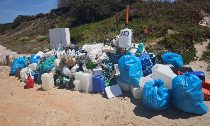 Brigada do Mar retira nove toneladas de lixo da costa entre Tróia e Sines