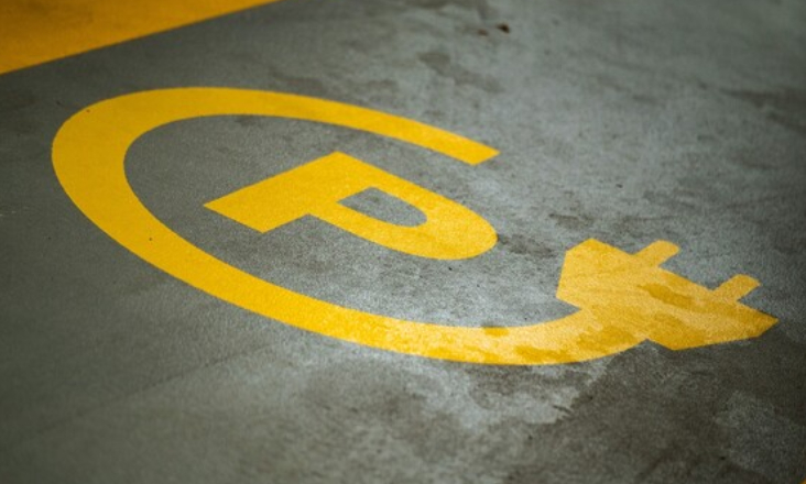 Governo assina contratos para financiamento de 257 autocarros elétricos