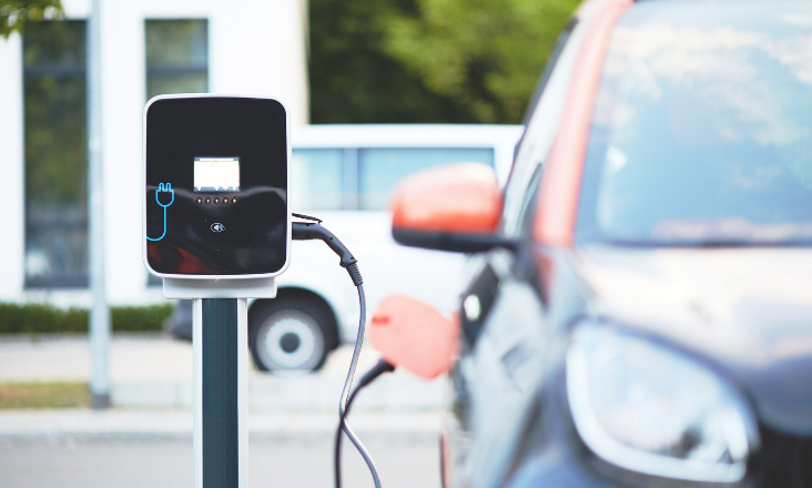 Vendas de elétricos devem superar as de carros convencionais na China em 2025