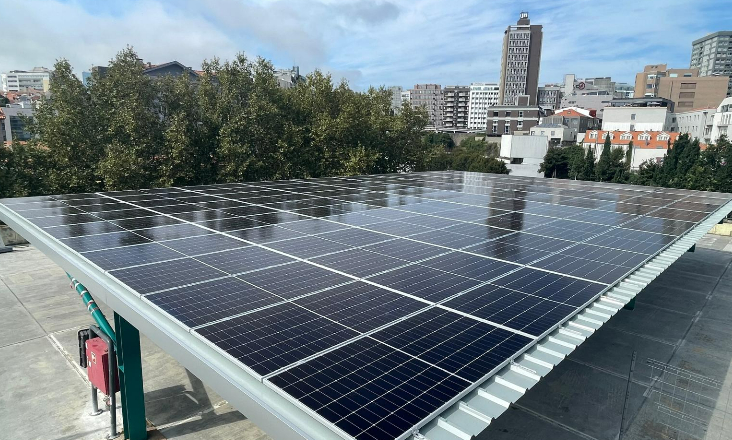 Porto: Parque da Trindade recebe 99 painéis fotovoltaicos para reduzir pegada energética municipal 