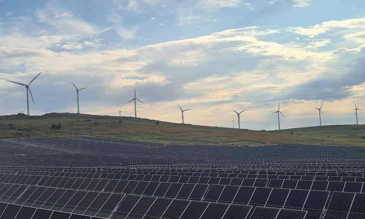 Primeiro projeto híbrido de eólica e solar em Espanha recebe autorização para comissionamento 