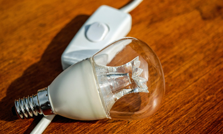 Comissão Europeia recomenda aos Governos redução de impostos na fatura da eletricidade
