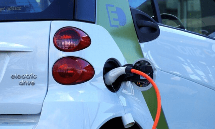 Governo diminui apoio ao carregamento de veículos elétricos em 2023
