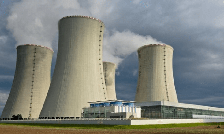 Produção de energia nuclear cai para valor mais baixo em 40 anos, indica relatório