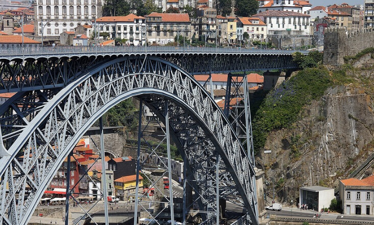 Governo anuncia 240 milhões de euros de  financiamento para transportes públicos