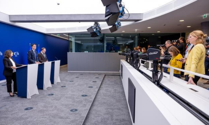 Comissão Europeia pede a Portugal eliminar subsídios aos combustíveis fósseis e acelerar ações no Plano Nacional de Energia e Clima
