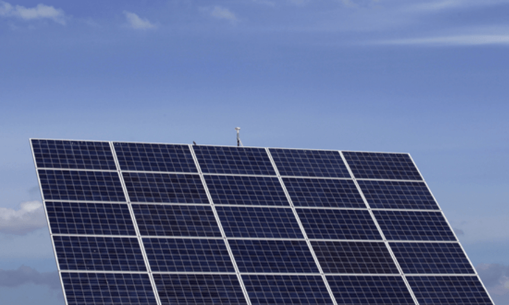 Primeira fábrica do mundo de painéis solares e baterias de lítio já entrou em funcionamento em Moura