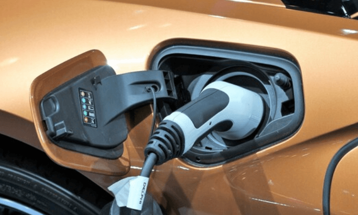 Estado financia carregadores elétricos nos condomínios