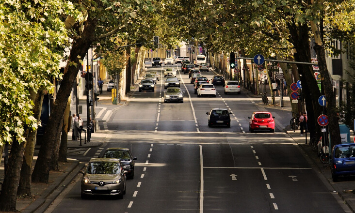 Emissões gases com efeito de estufa desce lentamente e aumenta nos transportes e agricultura